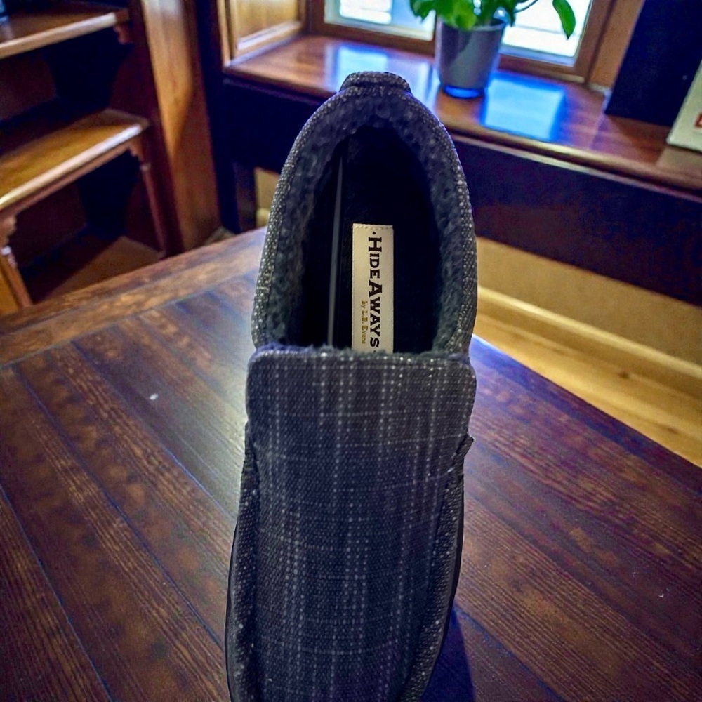 New MENS Hideaways by LB Evans Mardel Cozy Charcoal Slippers SIZE 8 and 9 avail